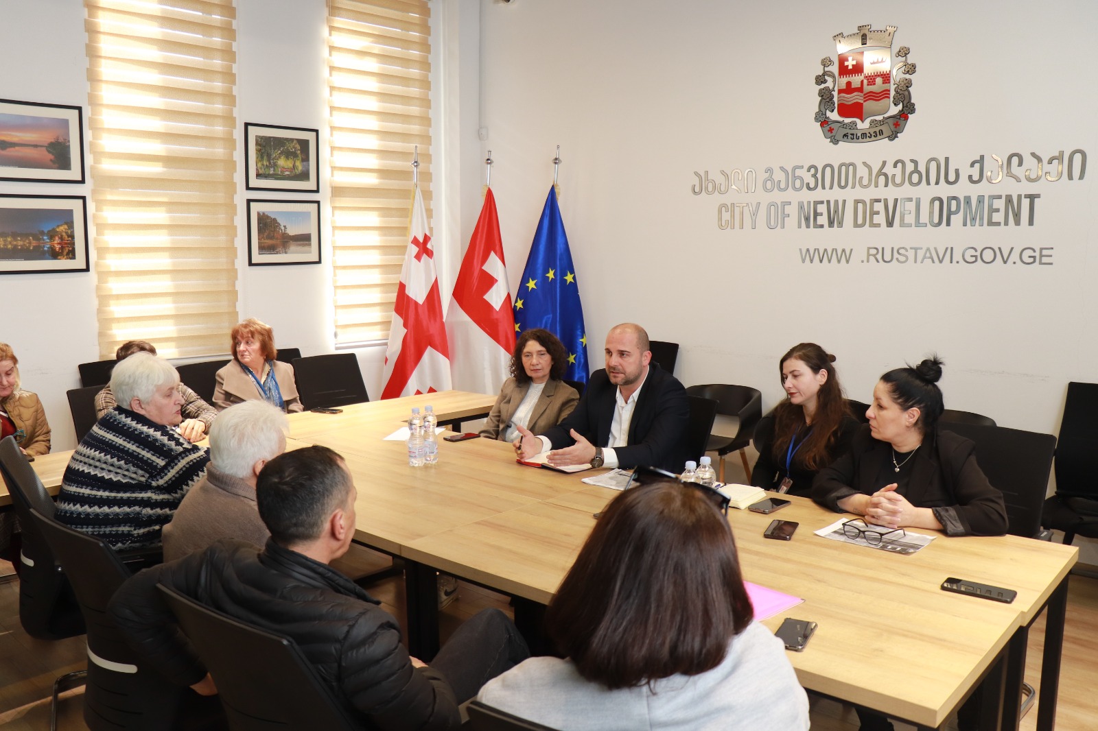 მოქალაქეებთან შეხვედრები გრძელდება