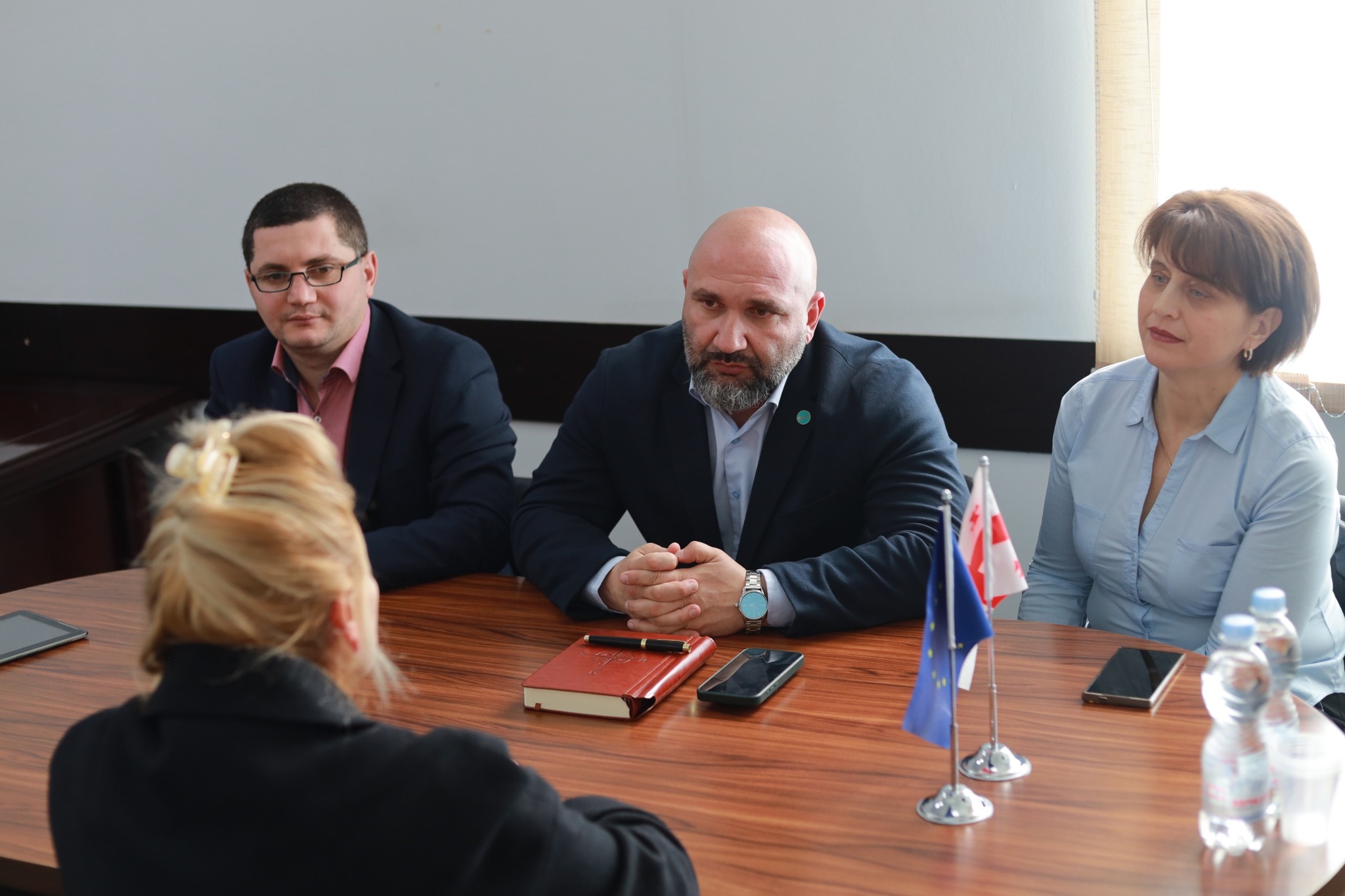 ქალაქის მცხოვრებლებთან შეხვედრები ინტენსიურად მიმდინარეობს