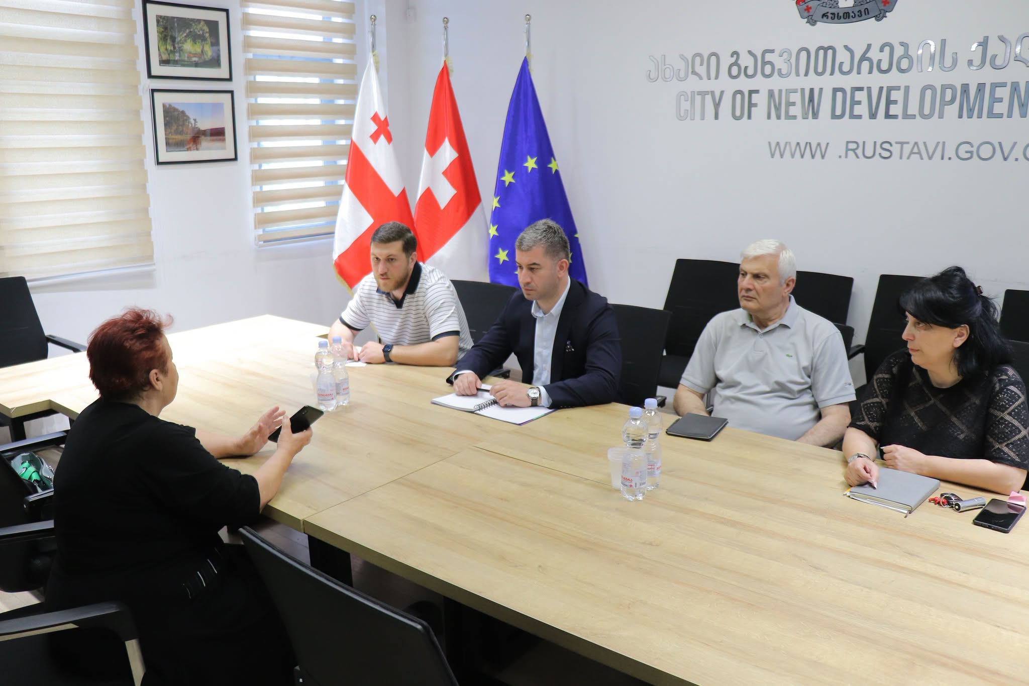 რუსთავის საკრებულოს მაჟორიტარმა დეპუტატებმა მოსახლეობასთან მორიგი შეხვედრა გამართეს