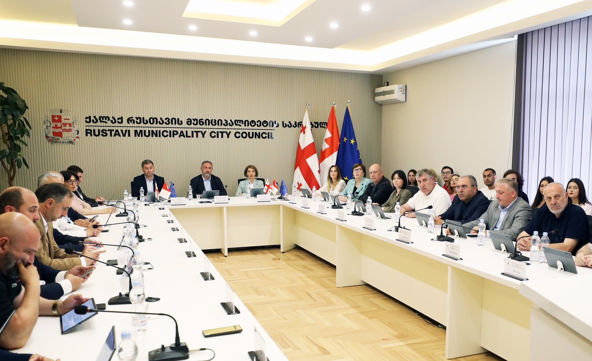 მამუკა რეხვიაშვილის ხელმძღვანელობით საკრებულოს მორიგი სხდომა გაიმართა