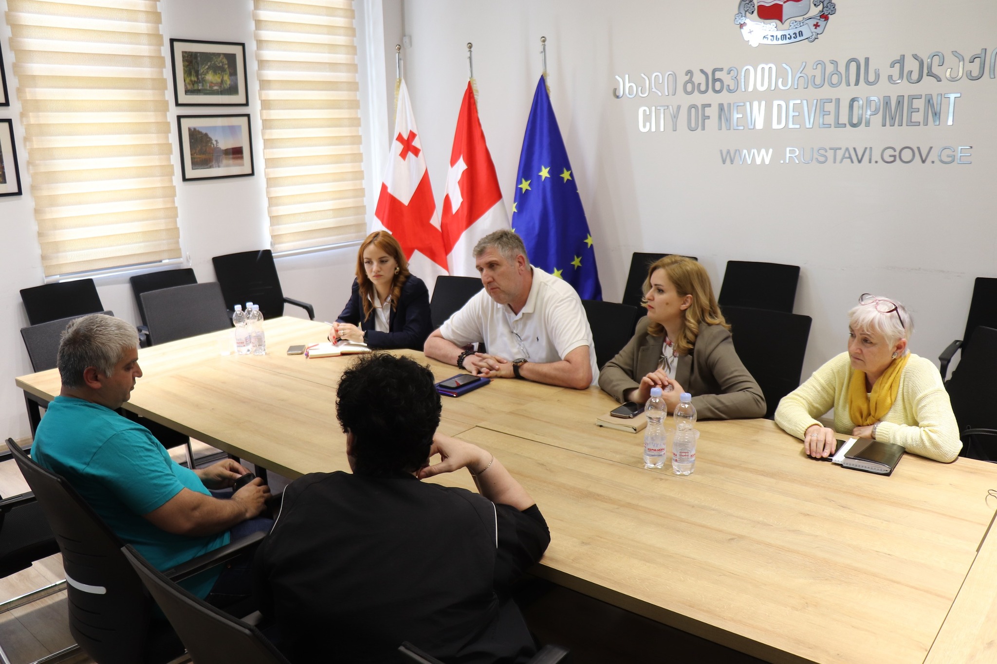 მოსახლეობასთან ყოველთვიური შეხვედრები გრძელდება